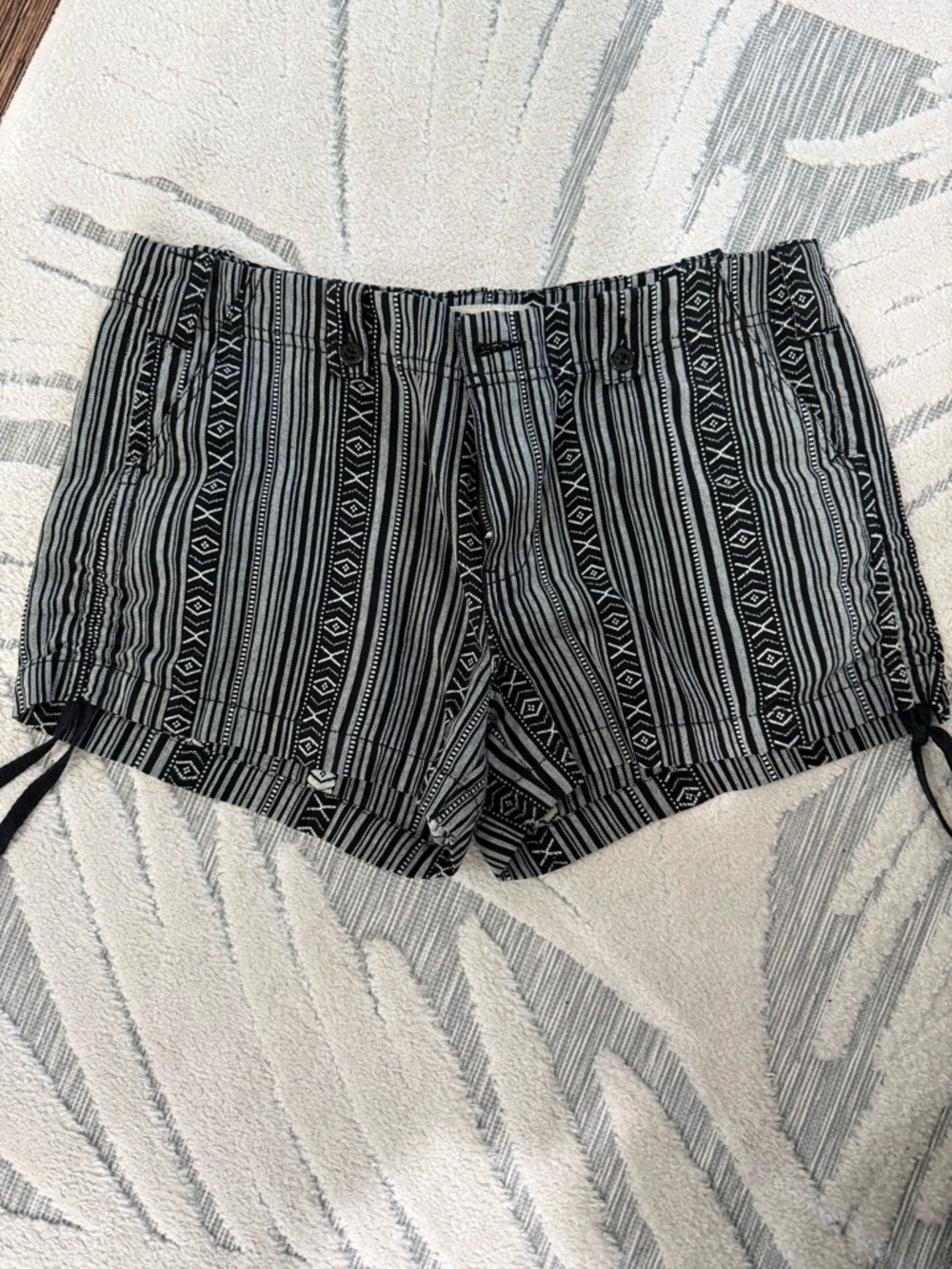 AMERICAN RAG CIE tribal scrunch sides shorts womens size 11